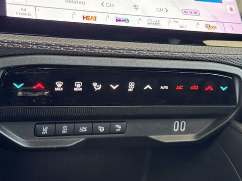 New 2026 Jeep Cherokee Overland image 18