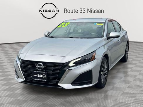 Used 2023 Nissan Altima 2.5 SV w/ SV Premium Package AWD/4WD image 2