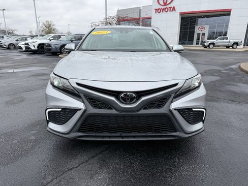 Used 2023 Toyota Camry SE image 2