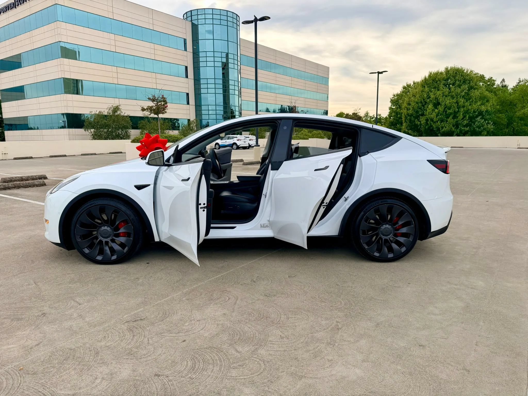 Used 2022 Tesla Model Y Performance AWD/4WD image 32