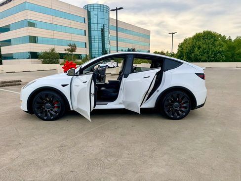 Used 2022 Tesla Model Y Performance AWD/4WD image 32