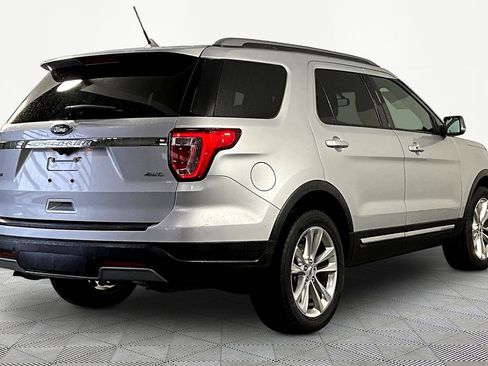 Used 2019 Ford Explorer XLT w/ Equipment Group 202A AWD/4WD image 6