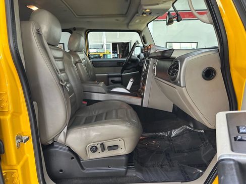 Used 2003 HUMMER H2 w/ Preferred Equipment Group image 18