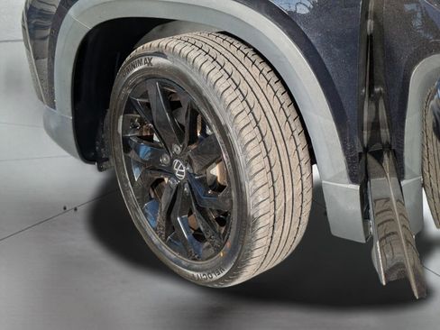 Certified 2023 Volkswagen Taos SE w/ Black Wheel Package FWD image 33