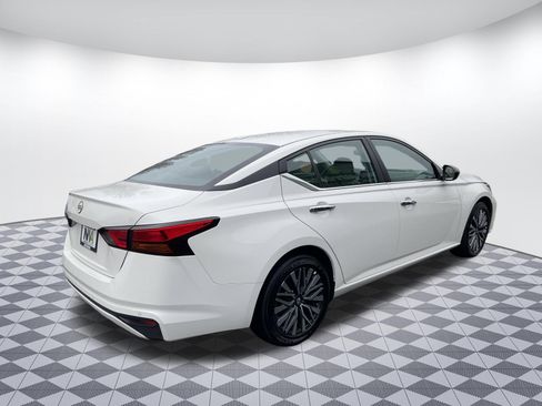 Used 2025 Nissan Altima 2.5 SV image 3