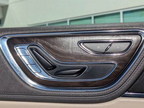 Certified 2020 Lincoln Continental AWD image 19