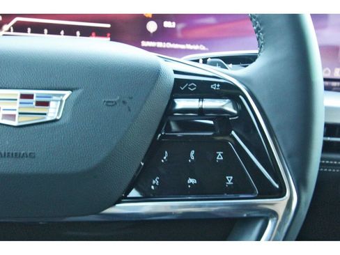 Used 2025 Cadillac Escalade ESV Sport w/ Touring Package image 17