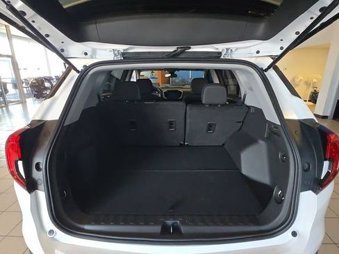 Used 2022 GMC Terrain SLE w/ Driver Convenience Package FWD image 23