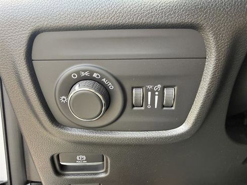 Used 2023 Jeep Grand Cherokee Altitude image 30