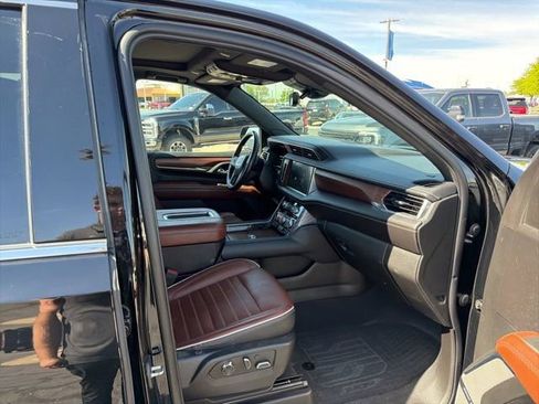 Used 2023 GMC Yukon Denali Ultimate AWD/4WD image 35