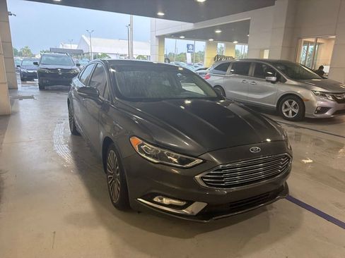 Used 2017 Ford Fusion SE w/ Fusion SE Technology Package FWD image 1
