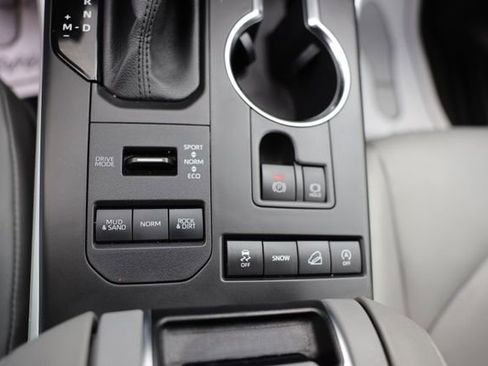 Used 2021 Toyota Highlander XLE image 30