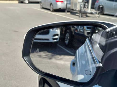 Used 2017 Toyota Highlander Limited image 14