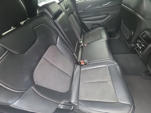 Used 2025 Jeep Grand Cherokee Altitude AWD/4WD image 18