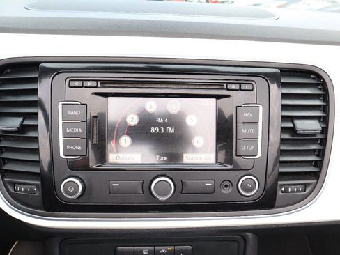 Used 2013 Volkswagen Beetle 2.5 image 9