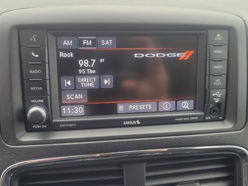 Used 2018 Dodge Grand Caravan SE w/ UConnect Hands-Free Group image 16