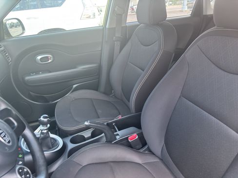 Used 2017 Kia Soul FWD image 9