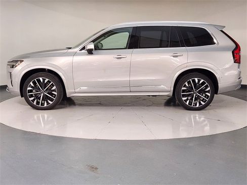 Used 2025 Volvo XC90 B6 Plus image 5