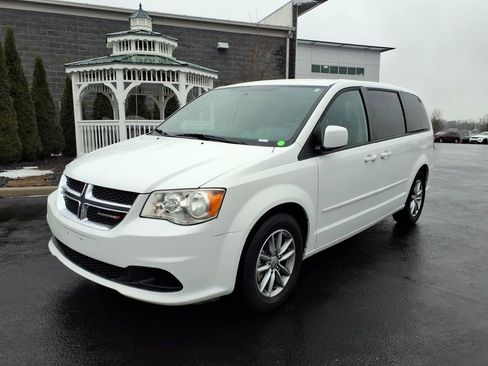 Used 2016 Dodge Grand Caravan SE FWD image 2