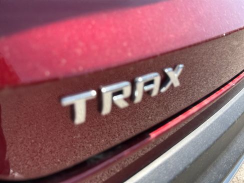 Used 2025 Chevrolet Trax LT FWD image 28