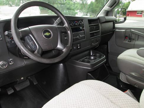 Used 2016 Chevrolet Express 2500 RWD image 36