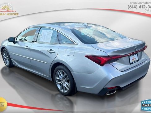 Used 2019 Toyota Avalon XLE w/ Moonroof Package FWD image 3