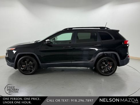 Used 2017 Jeep Cherokee Sport FWD image 8