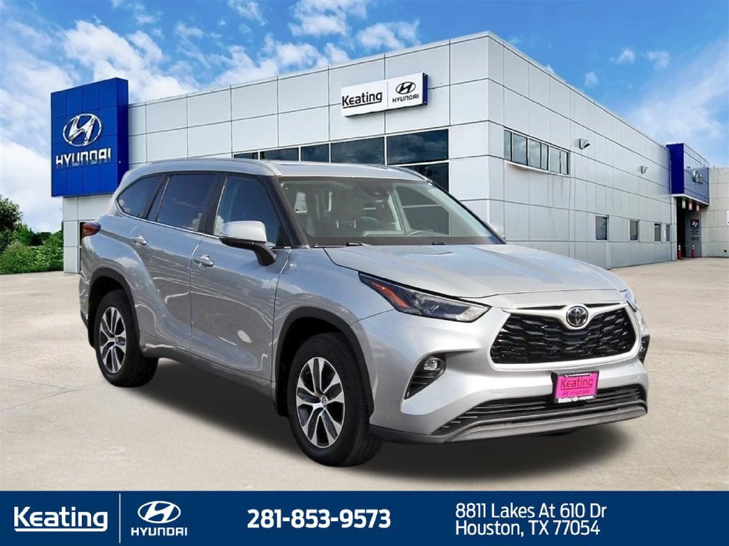 Used 2023 Toyota Highlander XLE AWD/4WD image 3