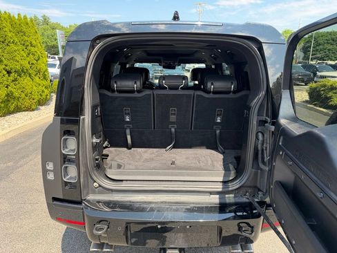 Used 2025 Land Rover Defender 130 V8 AWD/4WD image 23
