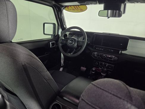 Used 2025 Jeep Wrangler Unlimited Sport AWD/4WD image 32