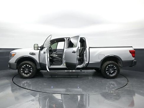 Used 2018 Nissan Titan PRO-4X w/ Pro-4x Convenience Package AWD/4WD image 48