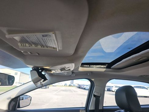 Used 2015 Ford Focus Titanium FWD image 11