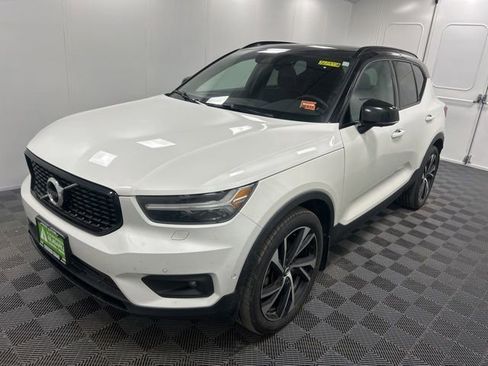 Used 2022 Volvo XC40 T5 R-Design w/ Advanced Package AWD/4WD image 3