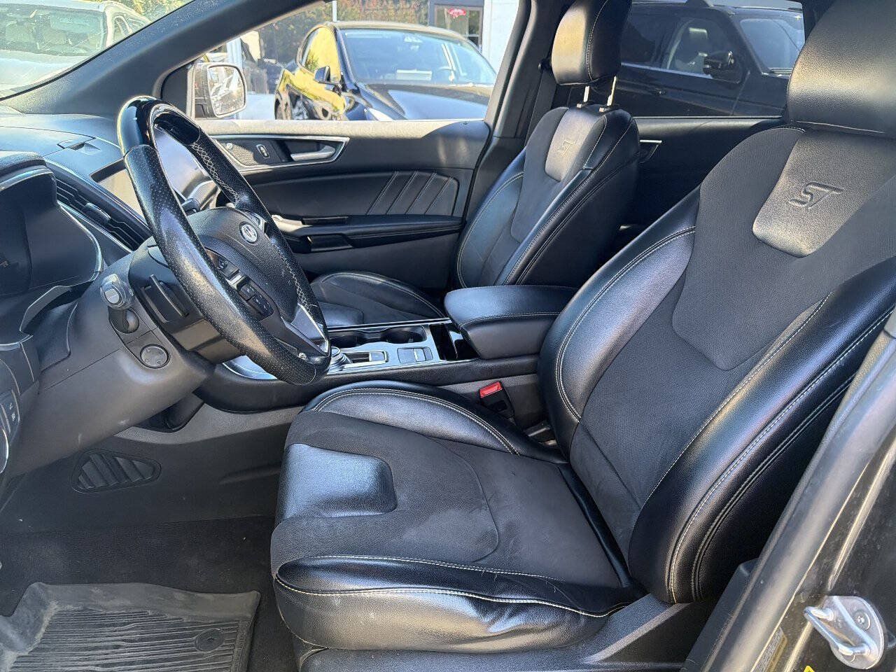 Used 2019 Ford Edge ST w/ Convenience Package AWD/4WD image 5