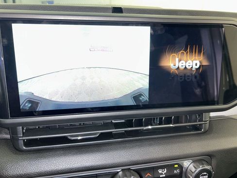 Used 2024 Jeep Gladiator Sport image 12