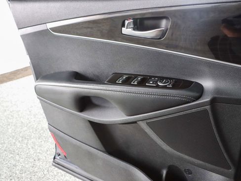Used 2020 Kia Sorento LX FWD image 21
