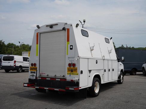 Used 2018 Ford E-450 and Econoline 450 Super Duty RWD image 6