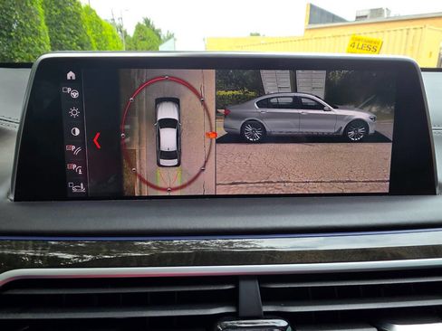 Used 2019 BMW 750i xDrive w/ Executive Package image 32