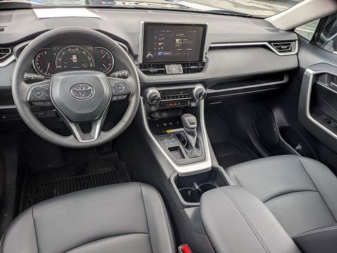 Used 2025 Toyota RAV4 XLE Premium image 31