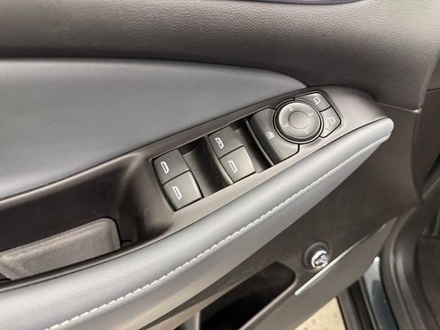 Used 2019 Buick Enclave Essence FWD image 12