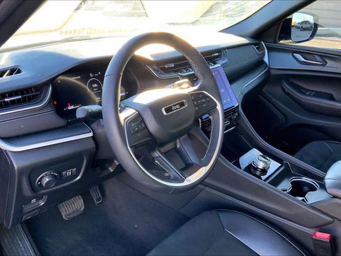 Used 2024 Jeep Grand Cherokee Altitude image 16