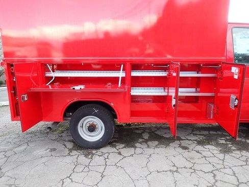 New 2026 Ford E-350 and Econoline 350 Super Duty w/ Interior Upgrade Package RWD image 8