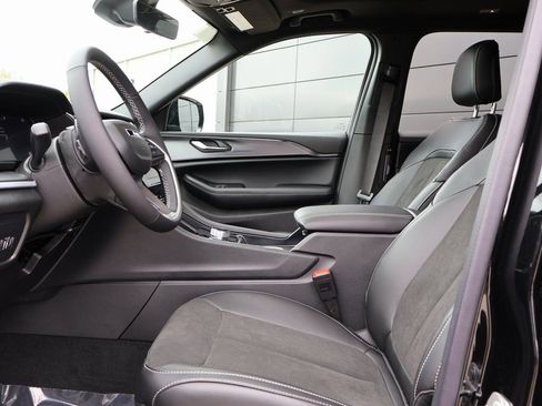 New 2025 Jeep Grand Cherokee L Altitude image 24