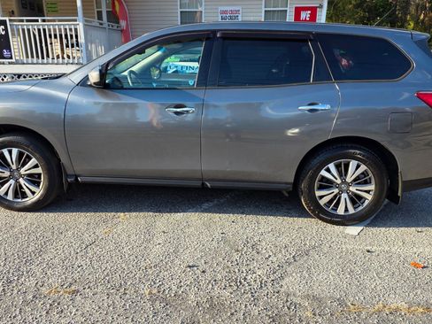 Used 2015 Nissan Pathfinder S image 1