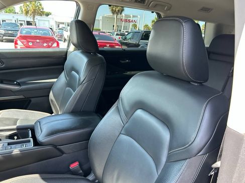 Certified 2022 Nissan Pathfinder SL w/ SL Black Package FWD image 23