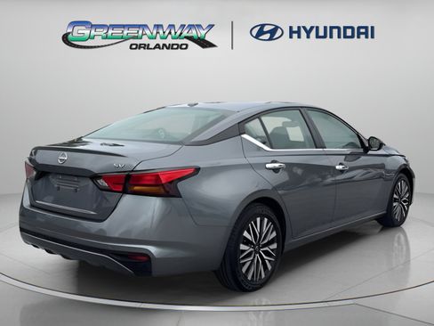 Used 2024 Nissan Altima 2.5 SV FWD image 4