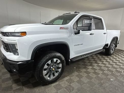 Used 2024 Chevrolet Silverado 2500 Custom w/ Custom Value Package AWD/4WD image 6
