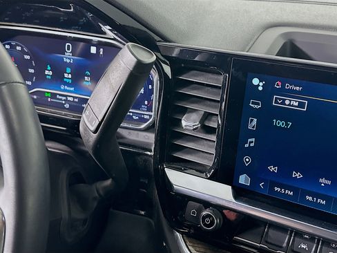 Used 2023 Chevrolet Silverado 1500 LT image 24