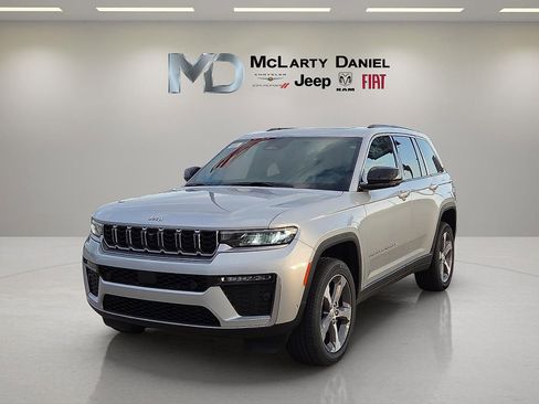 New 2026 Jeep Grand Cherokee Limited w/ Luxury Tech Group II image 2