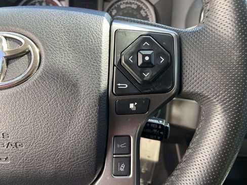 Used 2022 Toyota Tacoma SR5 RWD image 33